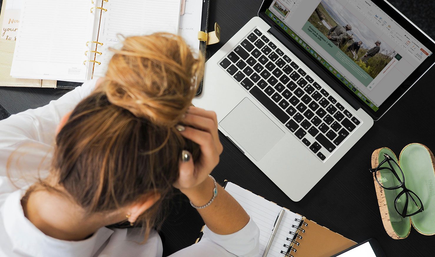 image of woman in disorder while using ppt